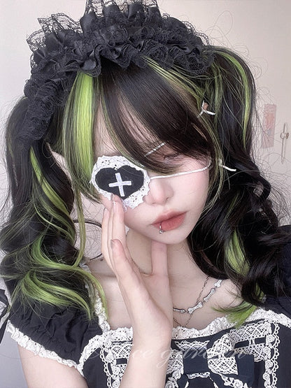 黒と緑のハイライト 60cm ロングウェーブウィッグ（前髪付き）