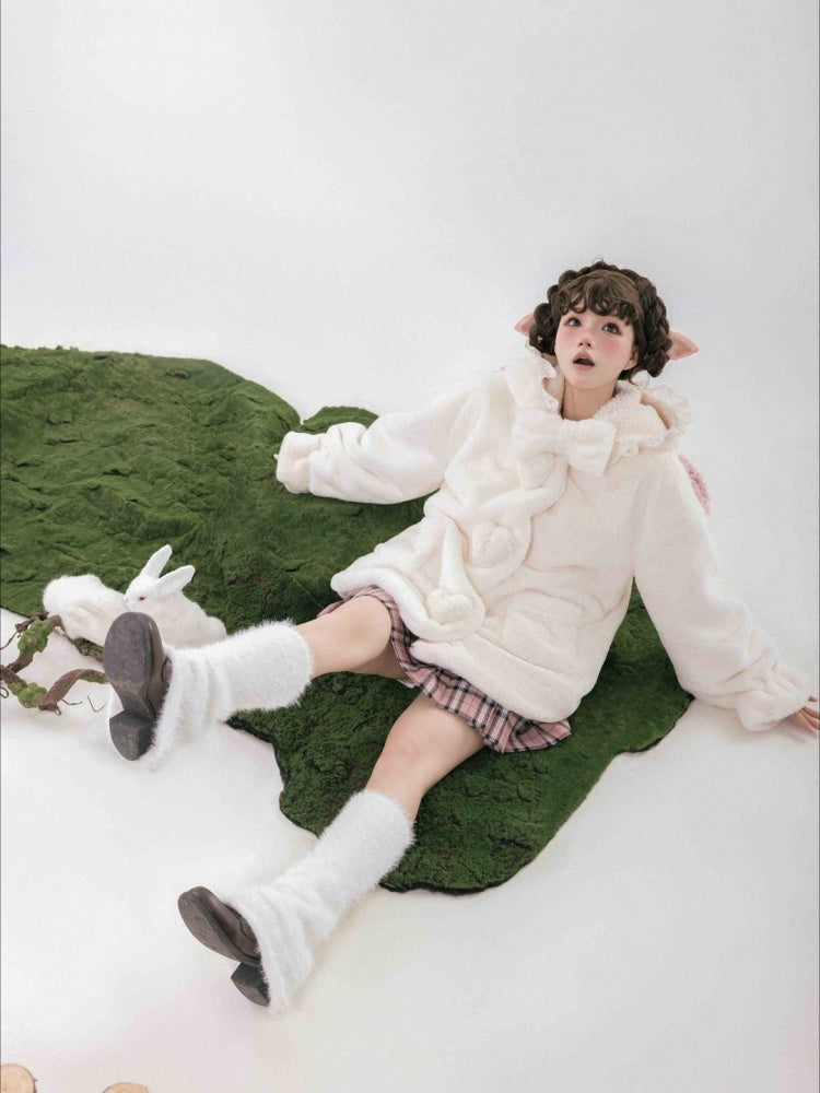 白いキュートなラムの耳付きフード付き冬用着心地の良いプラッシュコート