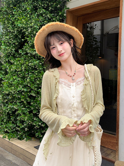 Kei Buttons ベージュ フローラル刺繍 レーストリム フローラル モリ キャミトップ