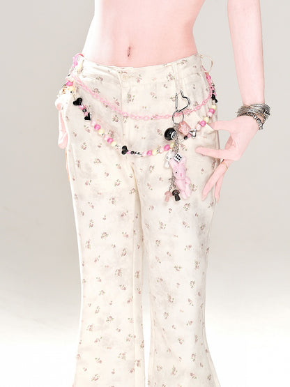 Aprikosenfarbene, schmal geschnittene Schlaghose mit niedriger Taille und Blumenmuster