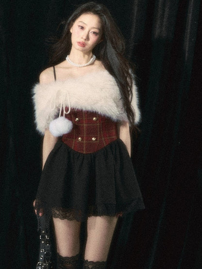 Weihnachtliches Set aus Camisole-Kleid mit Blumenmuster in Rot und Plüschschal