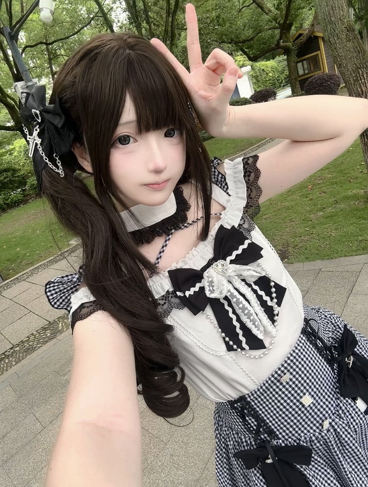 High-Waist Black Cutout Cross with Top Jirai / Plaid Kei Alt-Moe Halter Skirt Shoulder