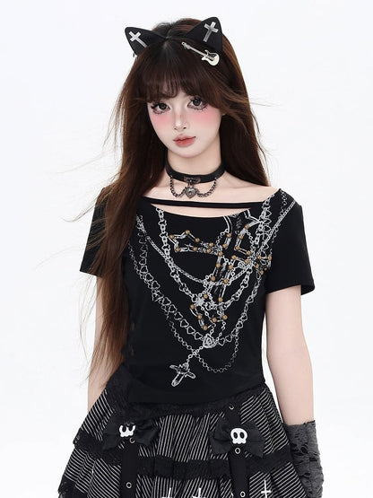 クロスチェーンプリントのグラマラスなブラックのバックレスTシャツ