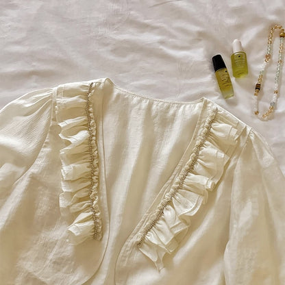 プラスサイズ アプリコット フリルトリム オープンプラケット ラインストーン装飾トップス