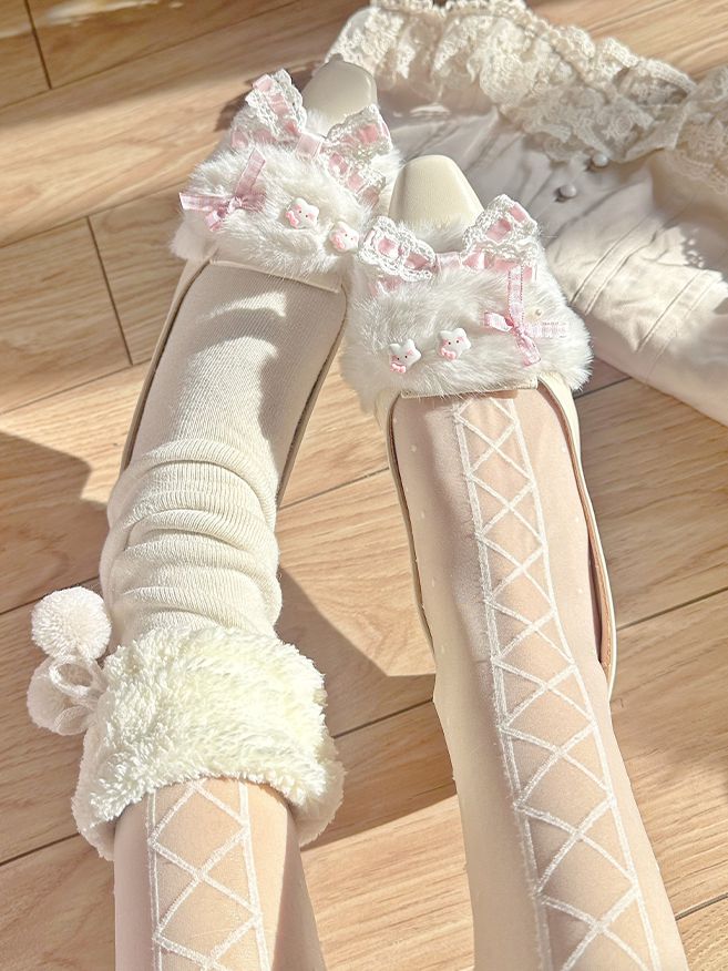 Lolita Beige/Graue Wadensocken mit Pompons und Plüschbesatz