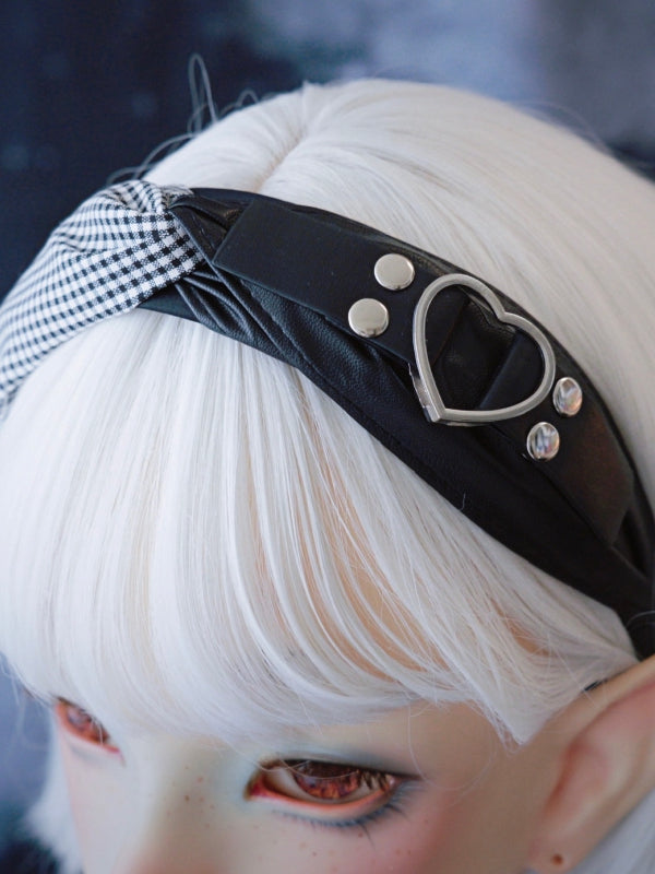 Gothic Pattern Buckle With Decorated Black KC Plaid Heart