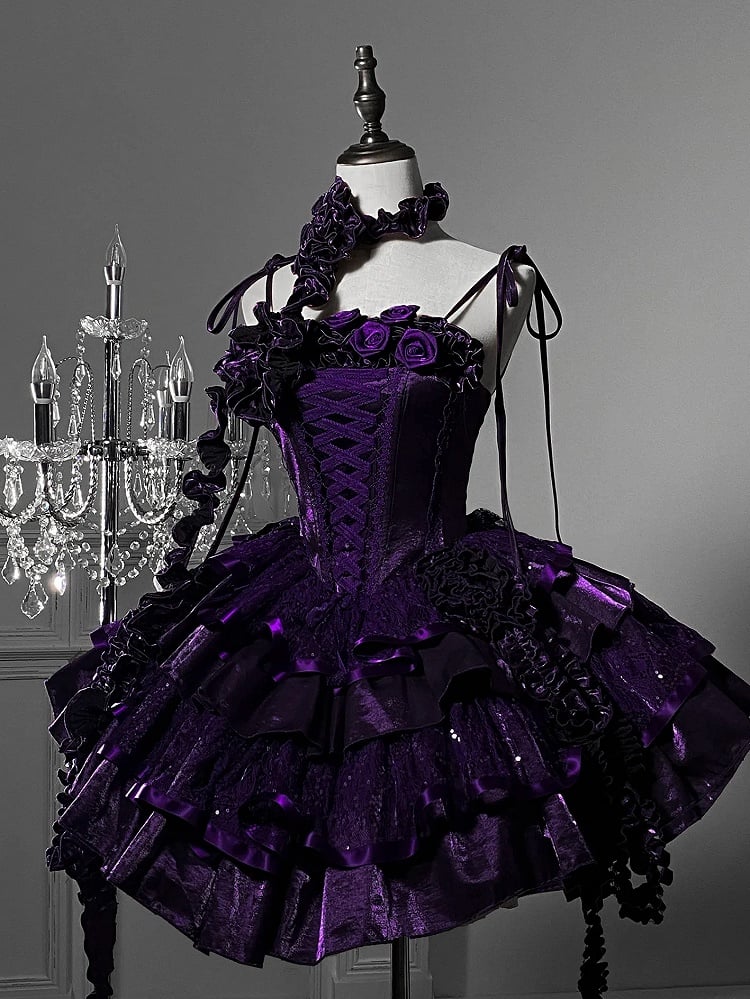 Gothic Rüschenkleid verziert mit Rosen und Stäbchen am Ausschnitt, Lolita-Pailletten, gestuft, Lila