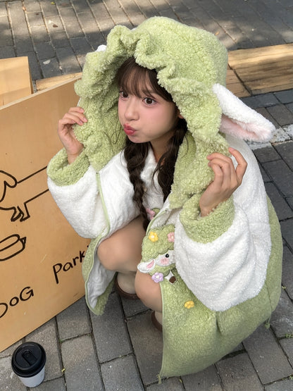 キュートなラムアップリケのホワイト＆グリーンカラーブロックデザインフリースジップパーカー