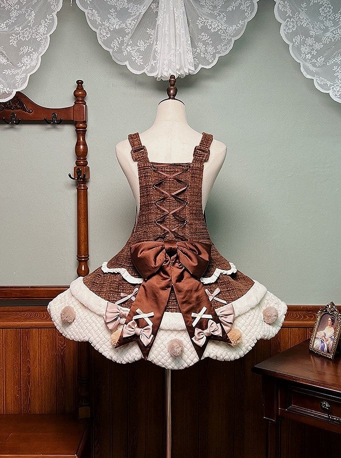 Kleid und Lolita-Overall mit gewelltem braun-weißem Rand und Pompons und Schleifen