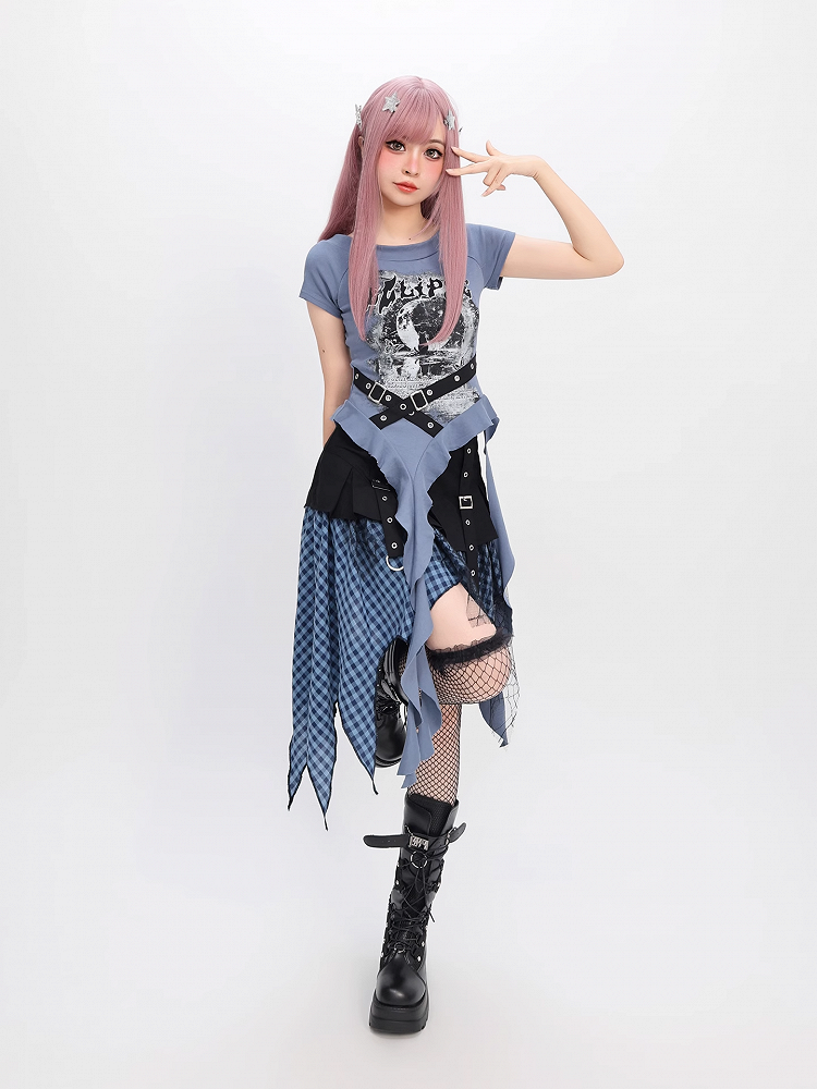 Y2K Blau/Schwarzes Criss-Cross-Design Kaskadierende Rüschenakzente Mond-T-Shirt-Druck
