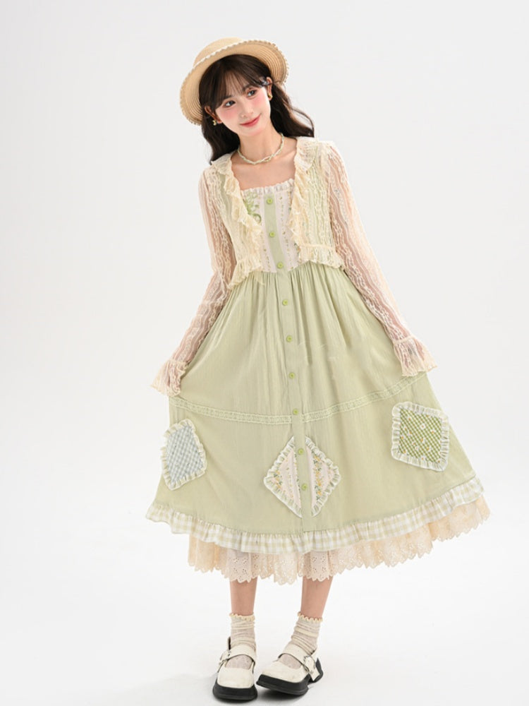 Beiges Spitzentop mit Rüschenbesatz und offener Knopfleiste