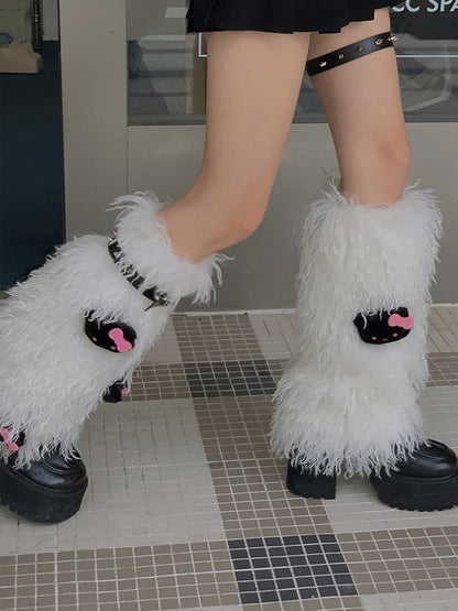 Weiß/Rosa/Kaffeebraune, zottelige Beinwärmer mit Nieten und Plüsch-Kätzchen