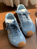 Blaue Schnürschuhe mit Schleife und Schnürsenkeln