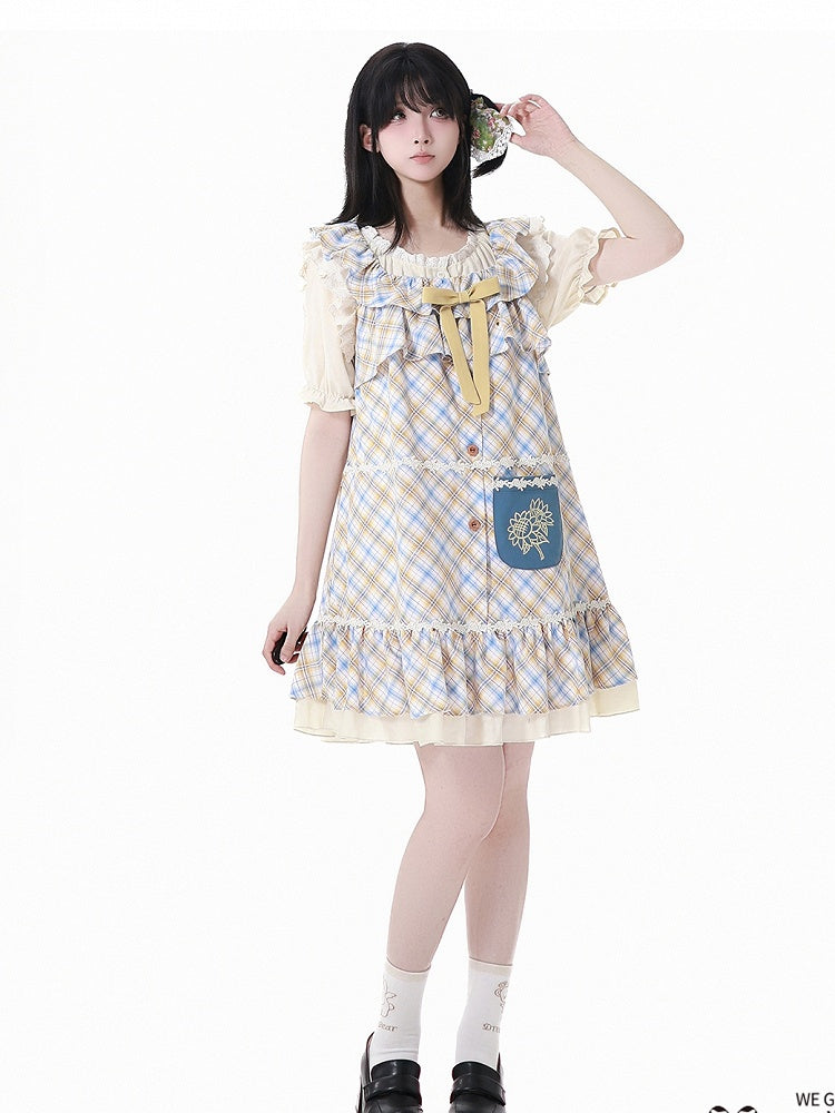 ベージュのレーストリム半袖セミシアーブラウス