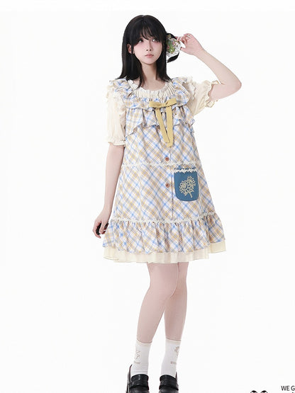 ベージュのレーストリム半袖セミシアーブラウス