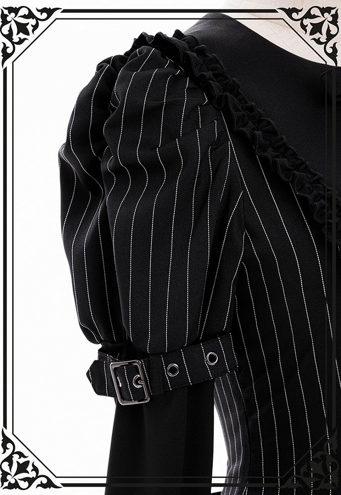 Kei Striped Gothic Jirai Black Collar Set: Shorts Brooch Bow Juliette Top with Pointed Sleeve