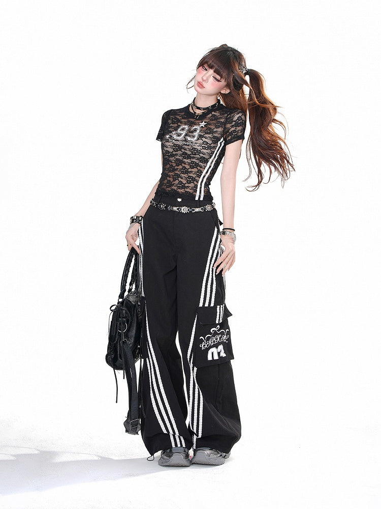 Weite, lockere Hose mit Cargotaschen in Schwarz und Weiß