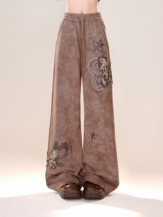 Braune Schmetterlingshose mit weitem Bein und Applikation im Karomuster