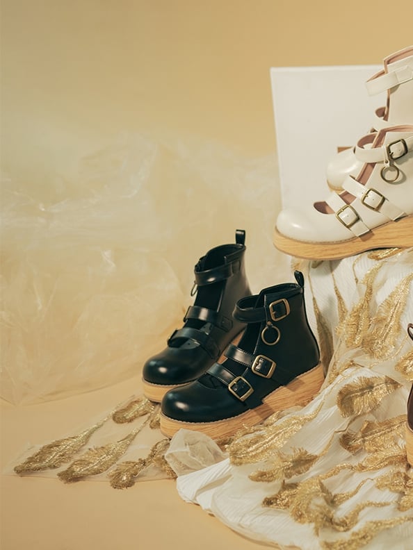 Plateau-Spitze mit Keilschnalle 3-5 cm Sohle rund schwarz 3 Riemen