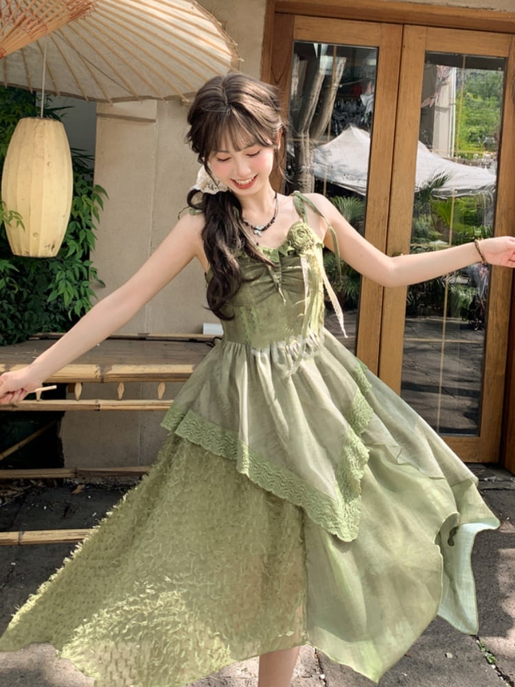 Mori Kei Camisole mit selbstbindenden Trägern und grünem Taschentuchsaum an den Kleiderschultern