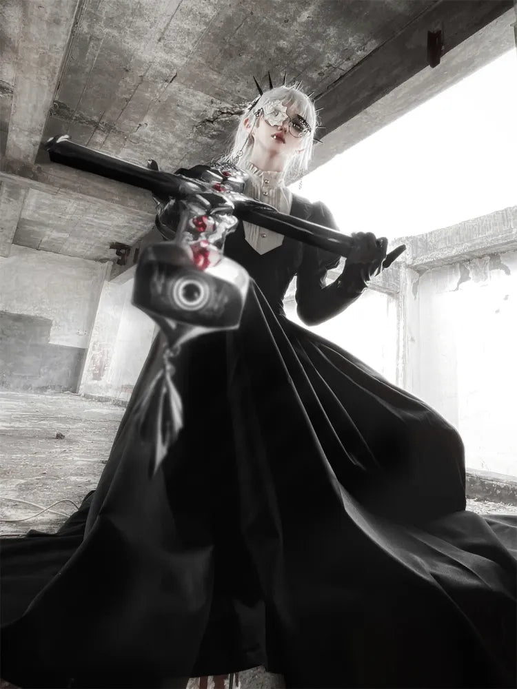 Schwarzes Juliette-Ärmelkleid mit schmaler Taille und beigem Rüschenausschnitt