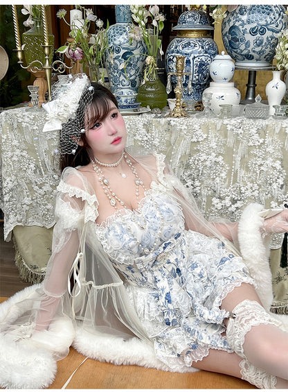 Porzellan + Korsett, blauer Ausschnitt, Rokoko-Outfit, Chinoiserie, weißer Skort, Sweetheart und Top