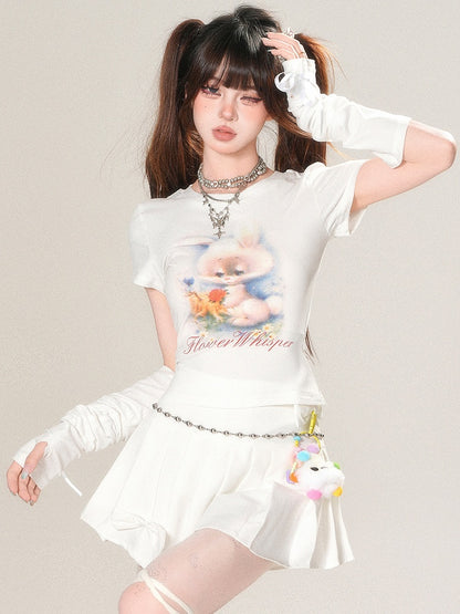 ホワイト/ブラック/ブルーの華やかなプリントスリーブのウサギと文字のTシャツ