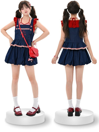 赤いチェック柄の裾、キティの刺繍ボタン、ハートのブルーのノースリーブトップス