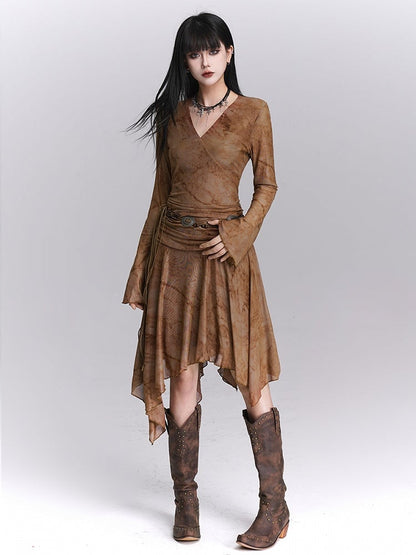 mit drapiertem Kaffee-Taschentuchkleid, V-Ausschnitt, asymmetrischem Saum