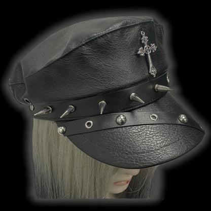 Y2K Schwarzes Kreuz Charm Schnallenriemen Nieten verziert Punk Baskenmütze