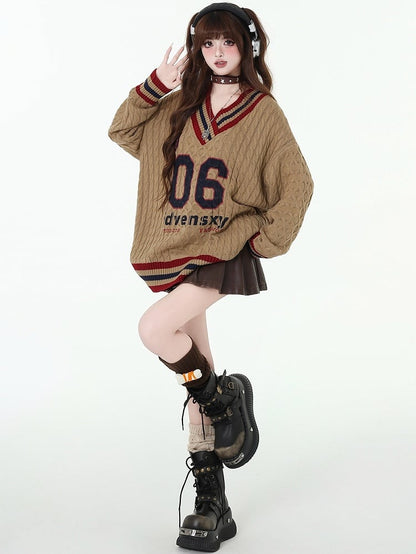 数字と文字のカーキプレッピーVネックルーズセーター