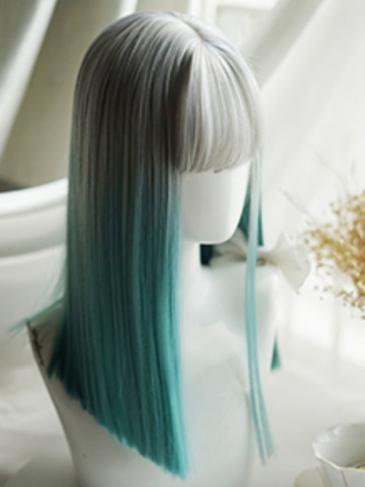 グレーグリーンのオンブレヘアカラー、バスト上の長さ、フルバングのストレートウィッグ