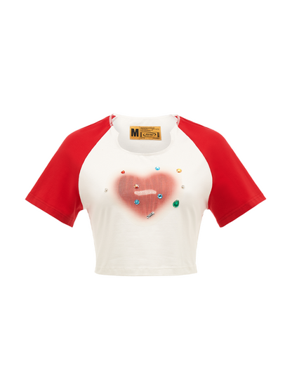 Kurzes über zweifarbigem Top + langem Schmuck