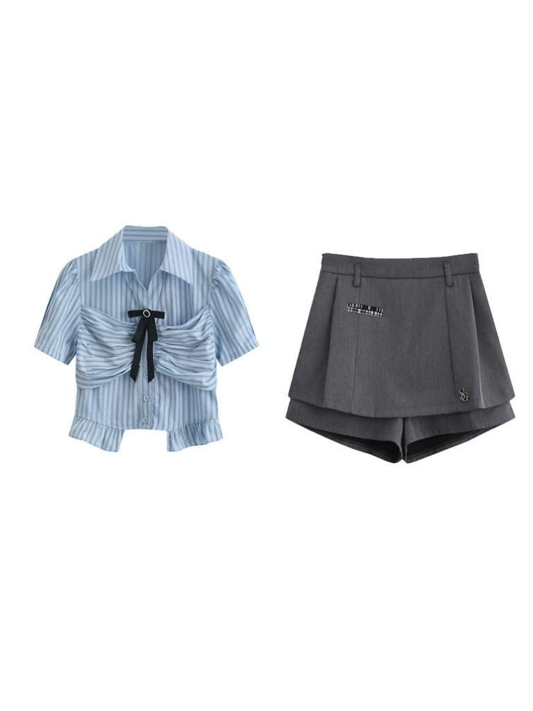Gestreifter Rock, Shorts, Schleife, blaue Bluse
