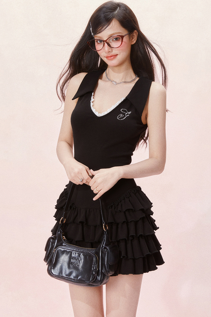 Ärmelloses, schmales, schickes Kleid mit Rüschen und V-Ausschnitt