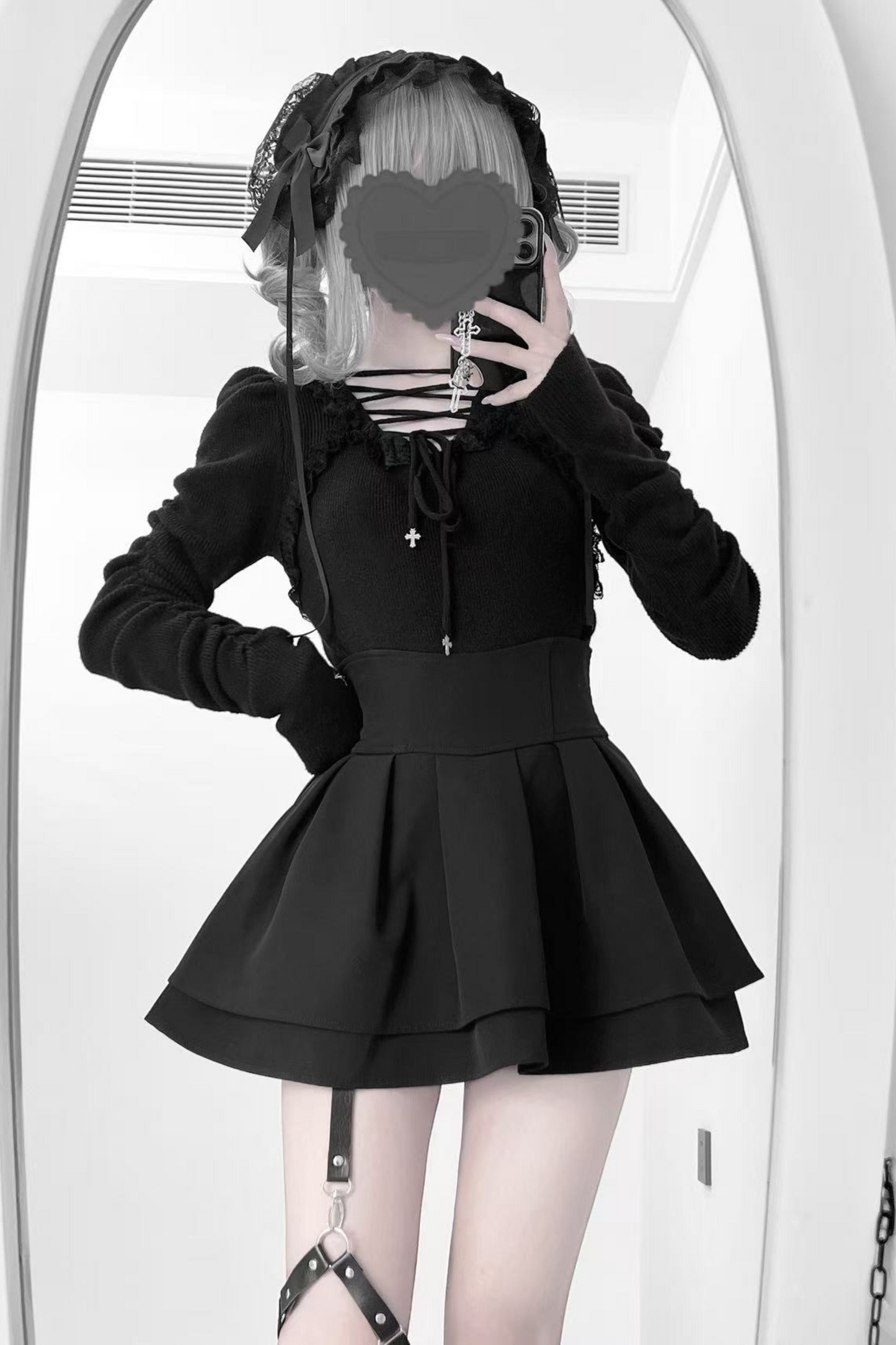 ダークなレースアップトップス Mineデザイン