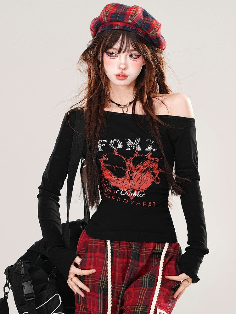 Schwarz/weißes Slim-Fit-Top mit asymmetrischem Ausschnitt und Herz