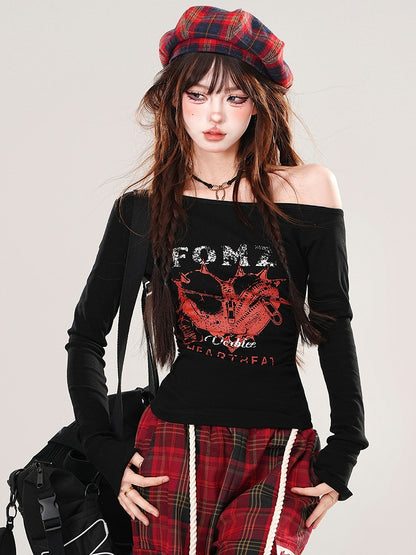 Schwarz/weißes Slim-Fit-Top mit asymmetrischem Ausschnitt und Herz