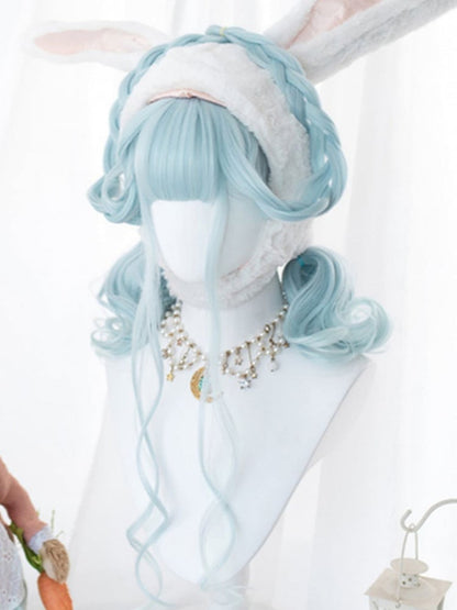 Hellblaue, gewellte Perücke mit Pony, 60 cm unter der Brustlänge