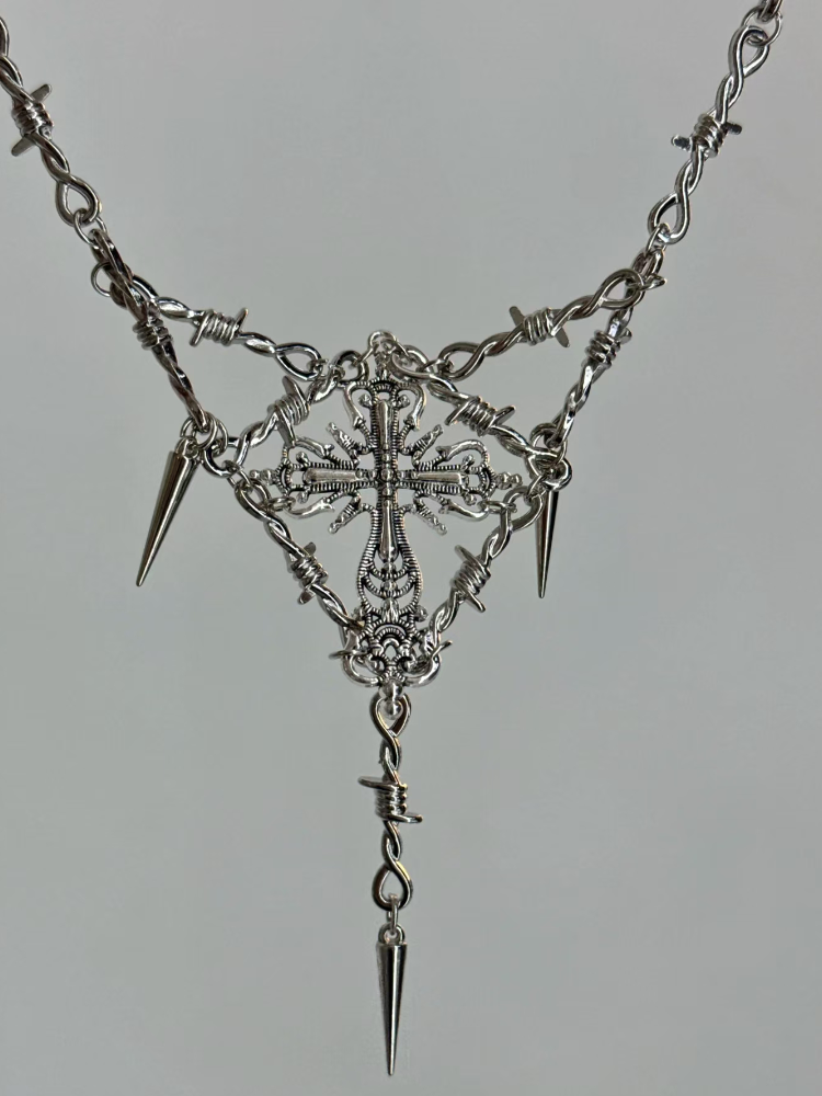 Silberne Ohrstecker in Rauten-/Herzform