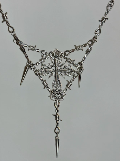 Silberne Ohrstecker in Rauten-/Herzform