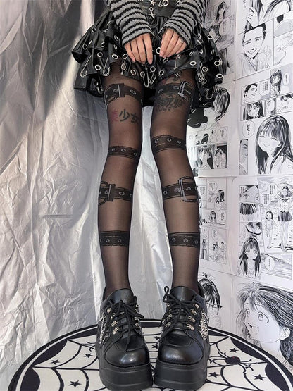 ブラック/ヌードカラーのバックルストラッププリントパンクタイツ