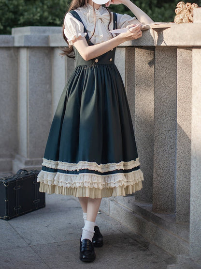 Grünes Overallkleid im High Waist Style Dark Preppy mit beigem Spitzenbesatz