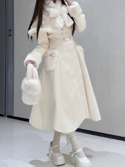 Aprikosenfarbener Lolita-Mantel mit gewelltem Rand und Plüschschal mit Schleife