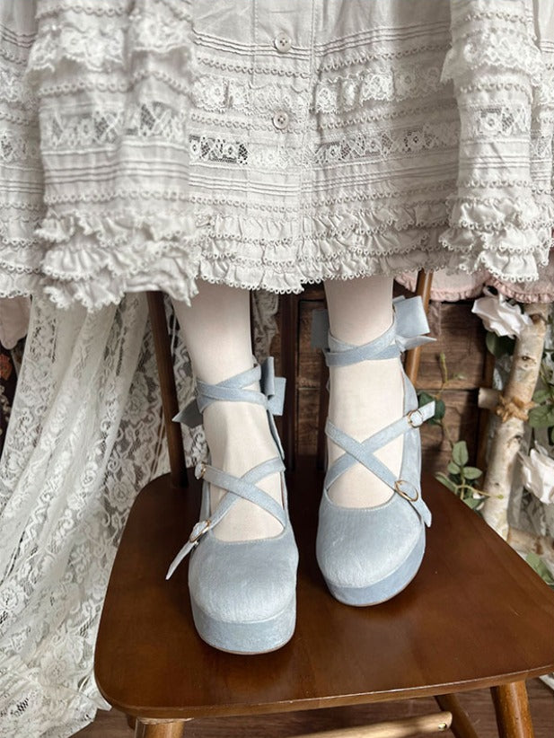Plateauschuhe im PU-Design mit süßem Akzent – ​​Blauer Keilabsatz, überkreuzte Lolita-Schleife