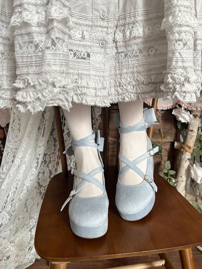 Plateauschuhe im PU-Design mit süßem Akzent – ​​Blauer Keilabsatz, überkreuzte Lolita-Schleife