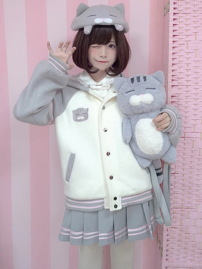 グレーのハイウエストプリーツスカート