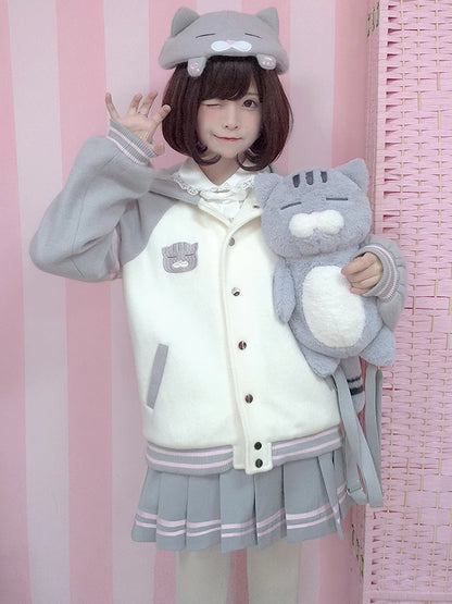 グレーのハイウエストプリーツスカート