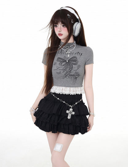 リボンプリントのグラマラスなクロップドネックとレースヘムのTシャツ グレー/ホワイト モック