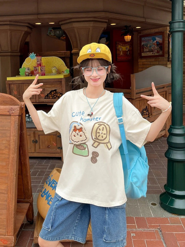ハムスターのアップリケが可愛いゆったりベージュのラウンドネックTシャツ